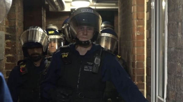 Police raid homes of drug dealers in the capital after surge in violent crime
Police raid homes of drug dealers in the capital after surge in violent crime