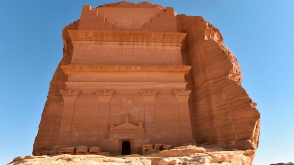 
                              Saudi Arabia to open its doors to foreign tourists for the first time
                      