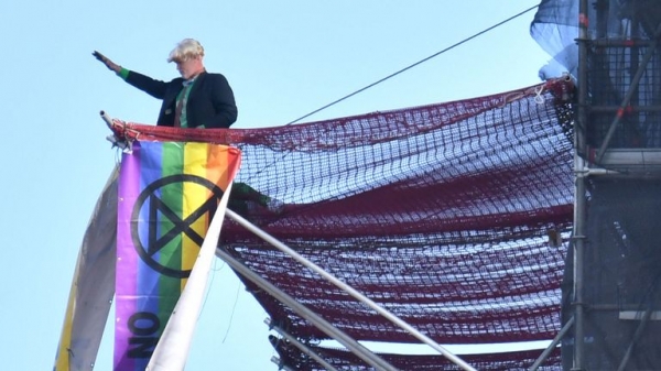 
Extinction Rebellion protester arrested after three hours on Big Ben scaffolding
