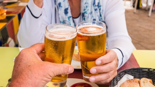 Heavy drinkers cut alcohol use by nearly 30% after adopting one new habit, study finds Heavy drinkers cut alcohol use by nearly 30% after adopting one new habit, study finds