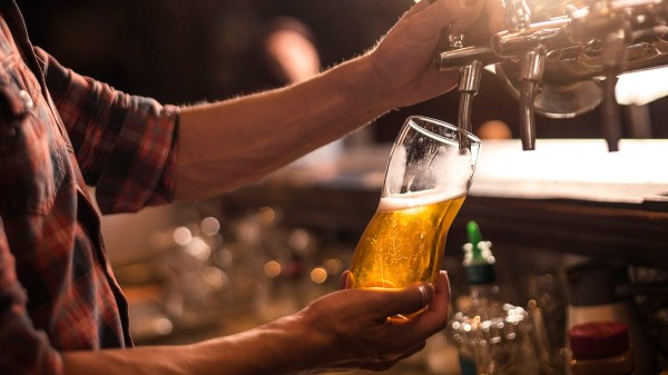 Heavy drinkers cut alcohol use by nearly 30% after adopting one new habit, study finds Heavy drinkers cut alcohol use by nearly 30% after adopting one new habit, study finds