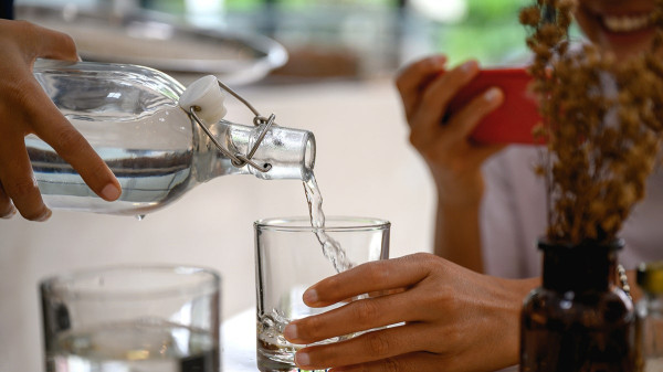 People who live to 100 have 3 drinks in common, longevity expert says