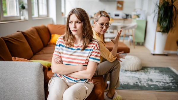 Adult children cutting off parents as some blame therapy for family estrangements