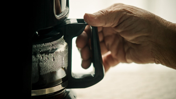 People who live to 100 have 3 drinks in common, longevity expert says