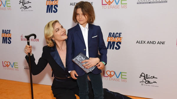 Selma Blair's lawyer cites missed medication, head injury after in-flight arrest: What doctors say