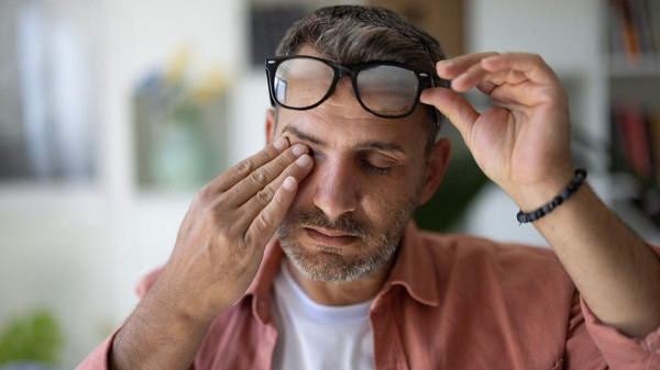 7 everyday mistakes could be quietly damaging your vision, eye doctor warns